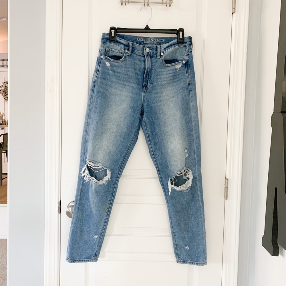 Size 4 American eagle ripped mom jeans